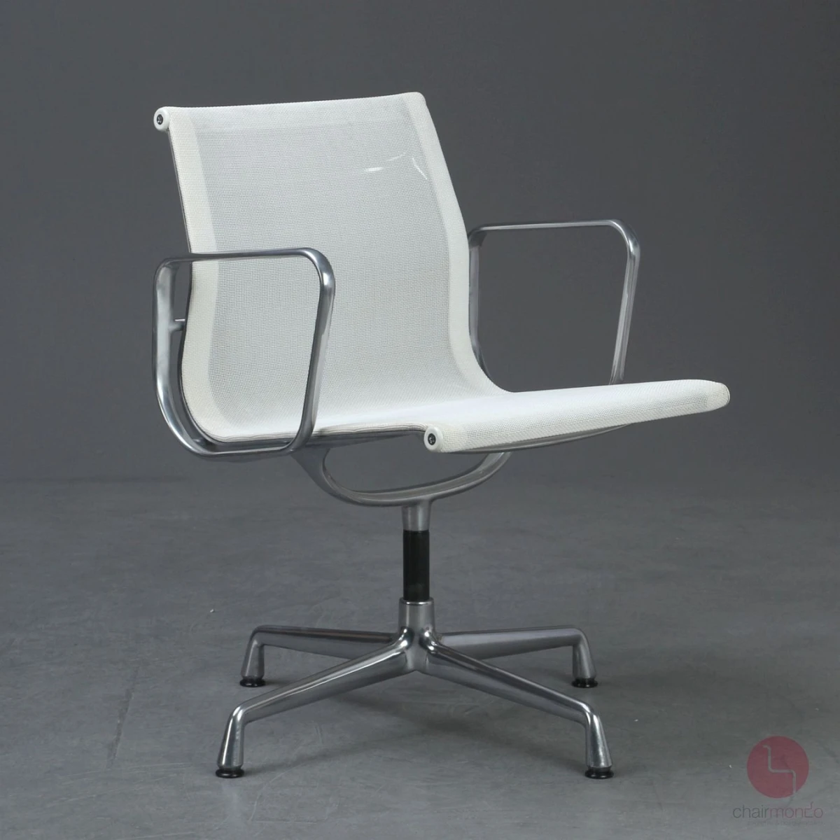 Vitra EA 108 Aluminium Chair mit weißem Netz gebraucht