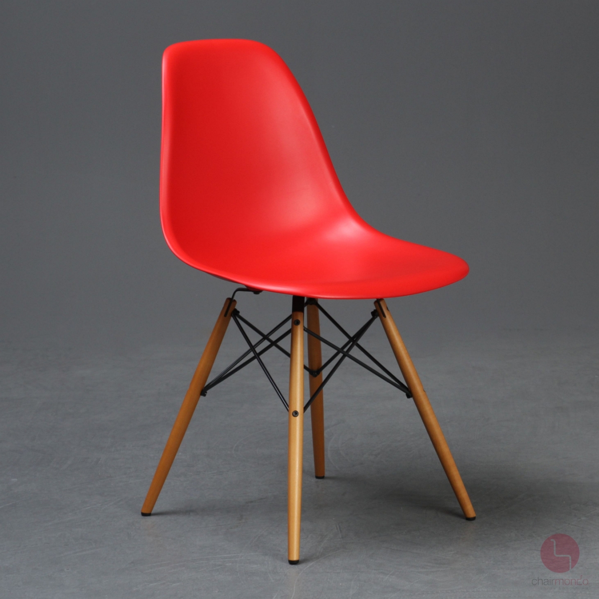 Preview: Vitra DSW Plastic Side Chair Rot Ahorn Gestell neuwertig Austellungsstück 2015