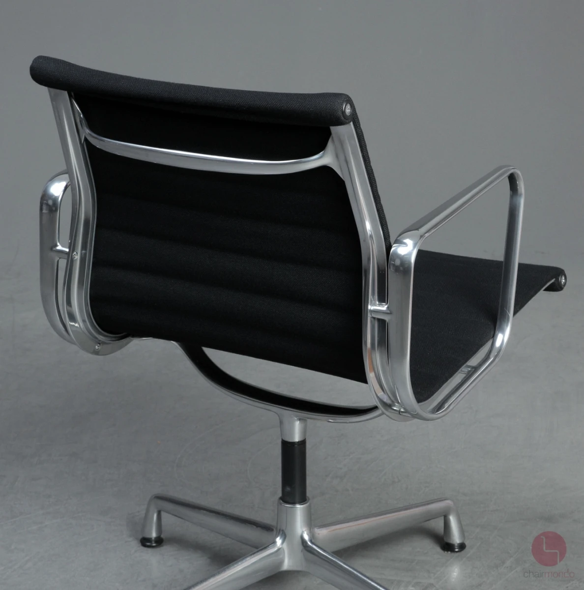 Vitra EA 108 Aluminium Chair Alu poliert Hopsak schwarz gebraucht