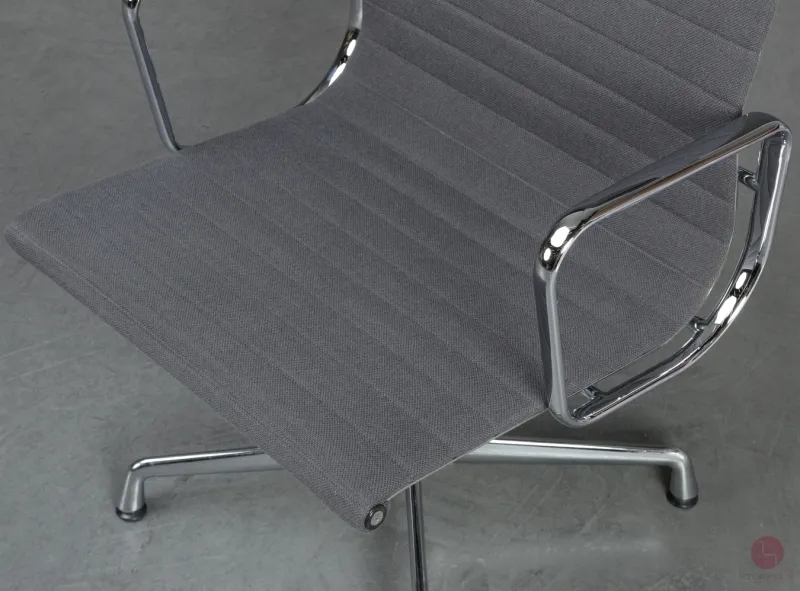 Vitra EA 107 Aluminium Chair Hopsak Grau gebraucht