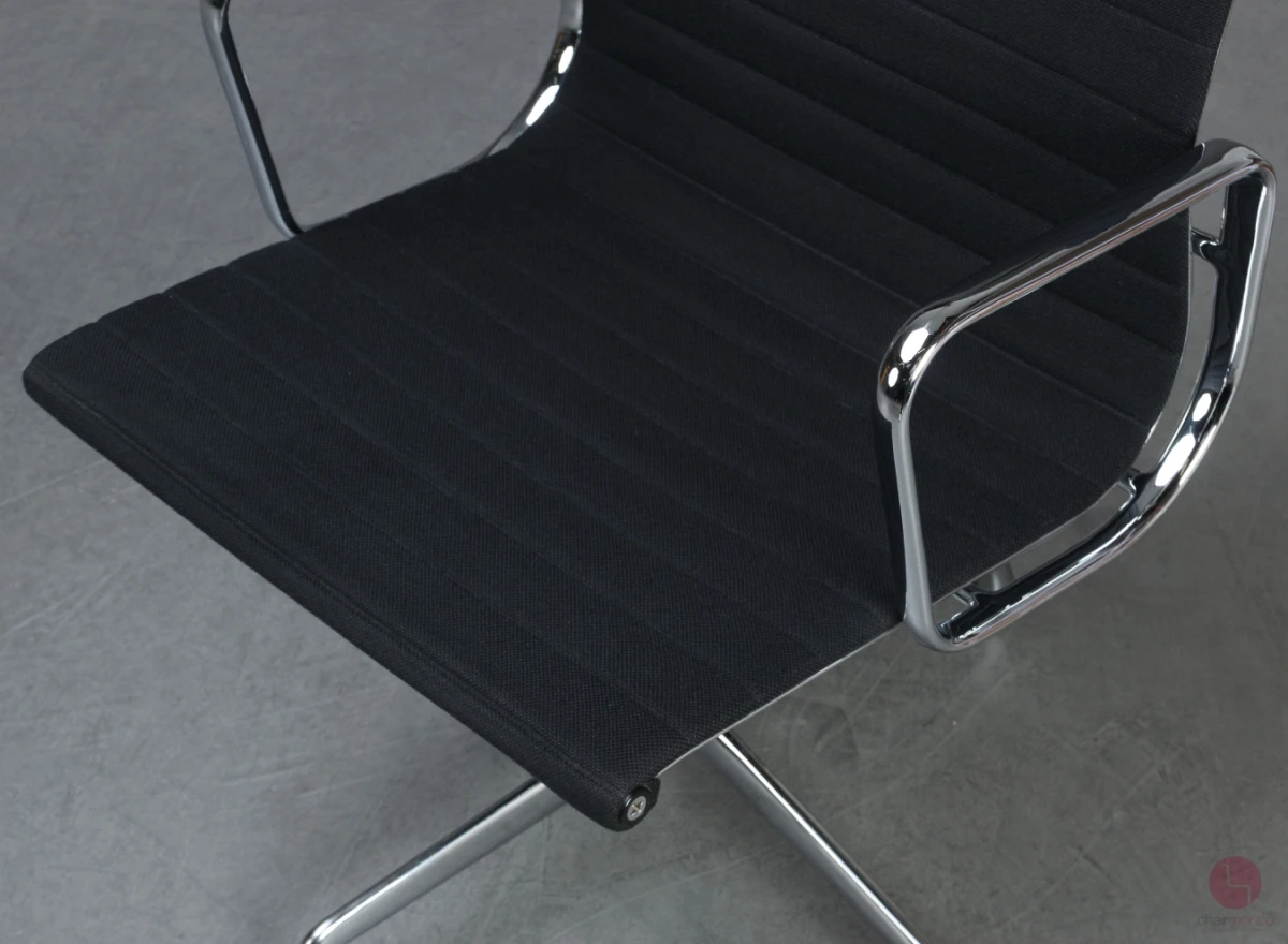 Vitra EA 108 Aluminium Chair Hopsak Schwarz 1980er gebraucht