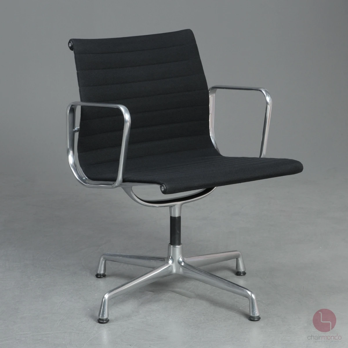 Vitra EA 108 Aluminium Chair Alu poliert Hopsak schwarz gebraucht