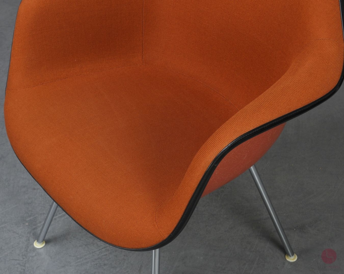 Preview: Vitra DAX Fiberglas Armchair in Orange 1970er Vintage mit Polster gebraucht