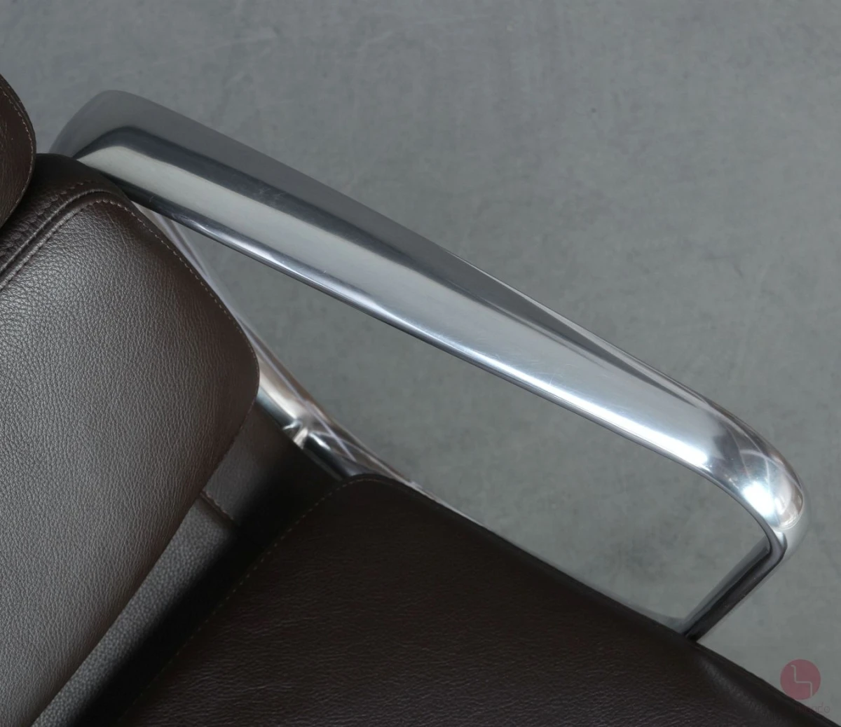 Vitra EA 216 Soft Pad Chair Leder Braun gebraucht