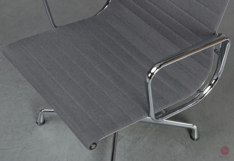 Vitra EA 107 Aluminium Chair Hopsak Grau gebraucht