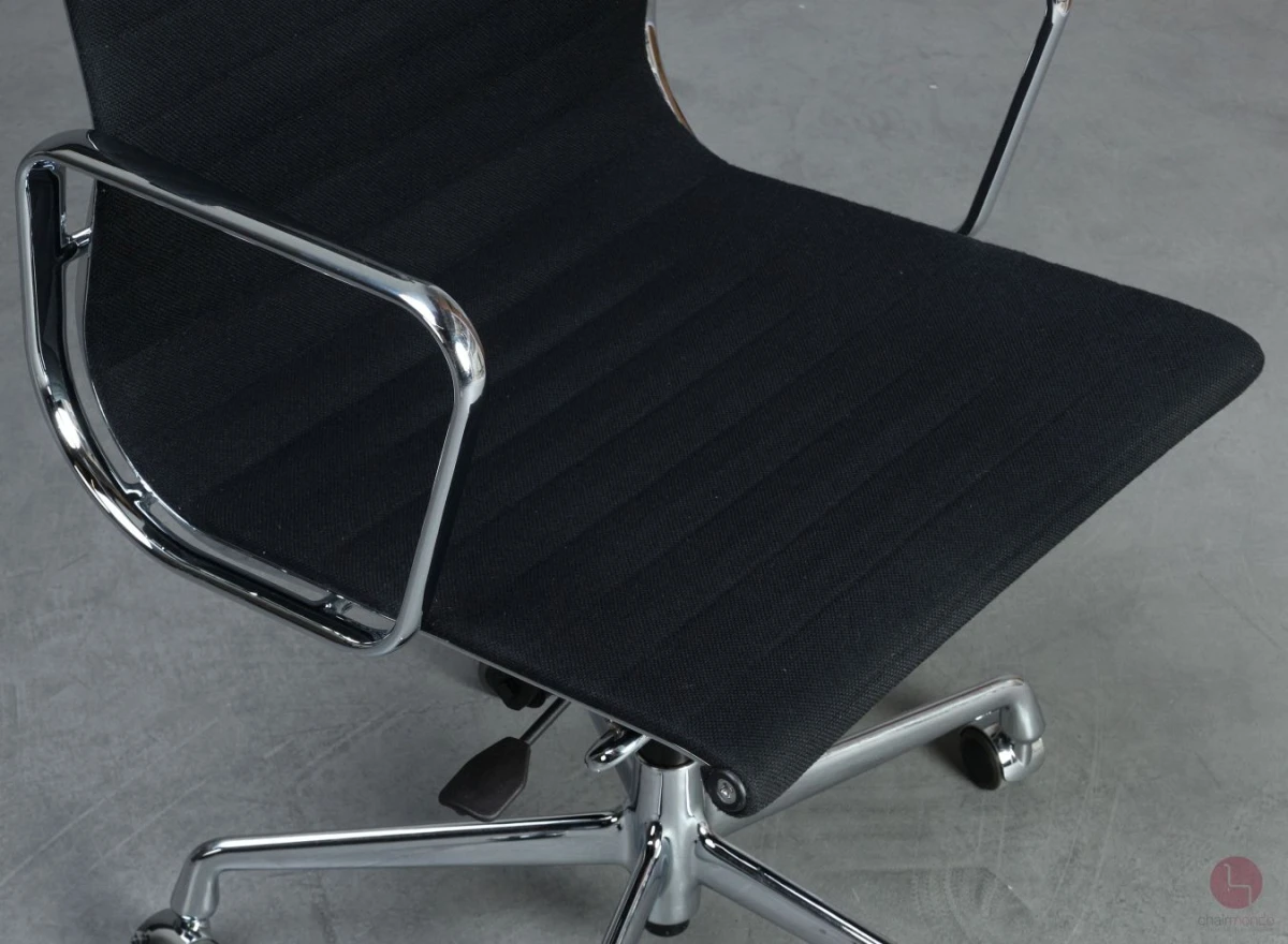 Vitra EA 117 Aluminium Chair Bürostuhl Hopsak Stoff Schwarz