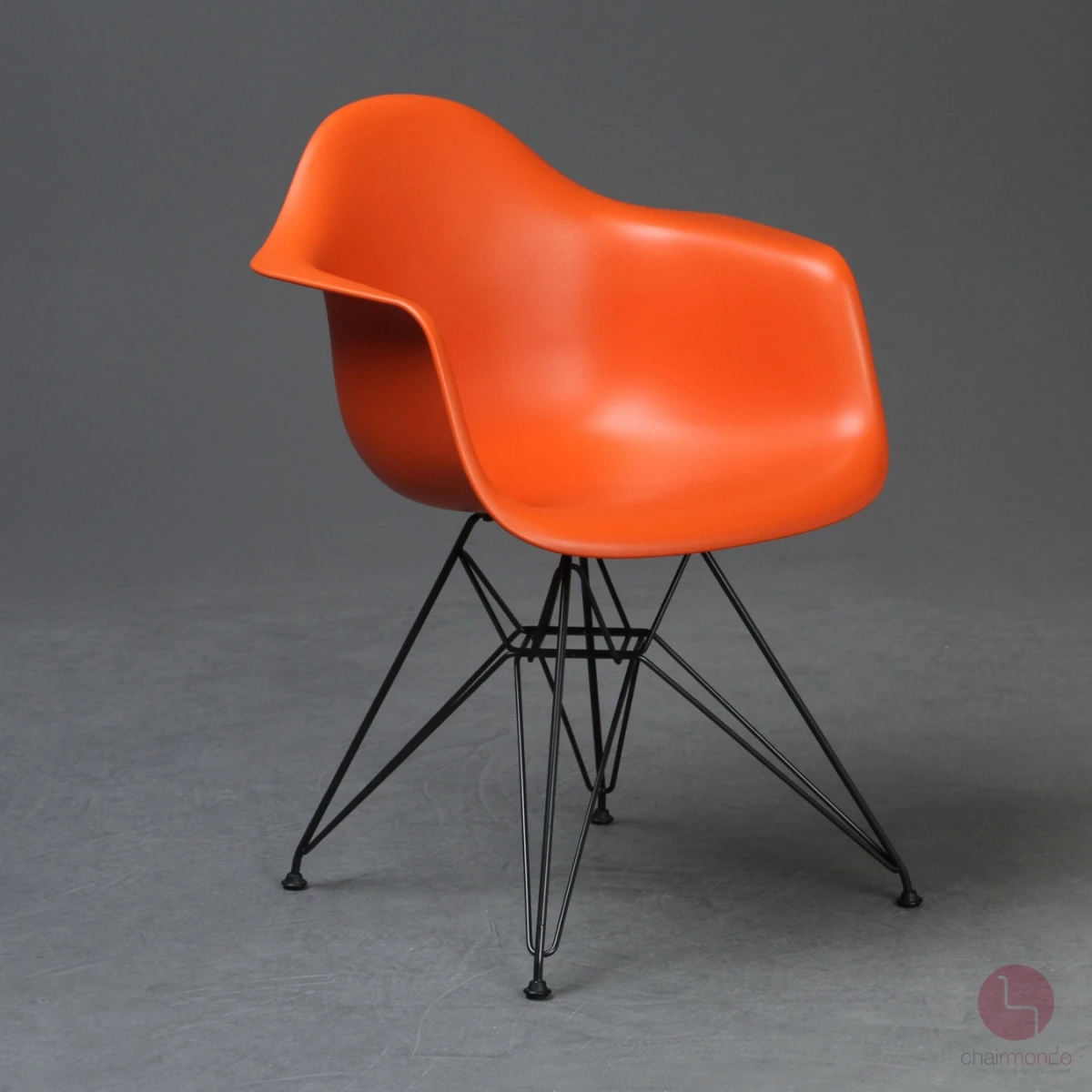 Vitra Armchair DAR in Rostorange mit schwarzem Eiffel Gestell gebraucht