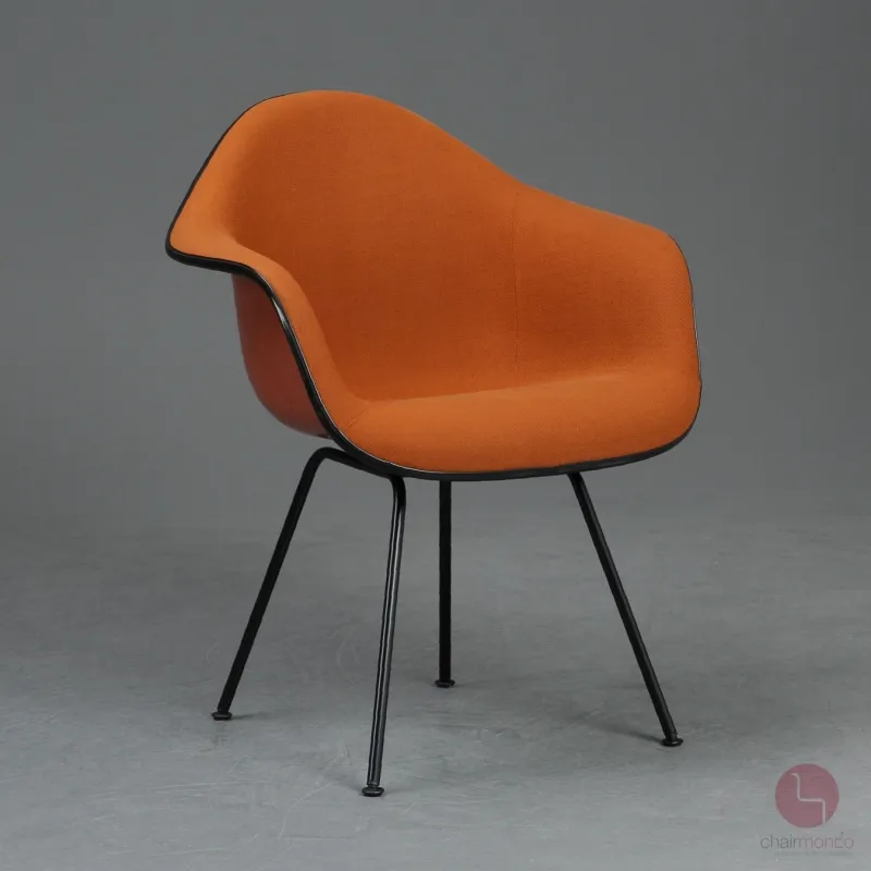 Vitra DAX Fiberglas Armchair Orange mit Vollpolster Gestell schwarz gebraucht
