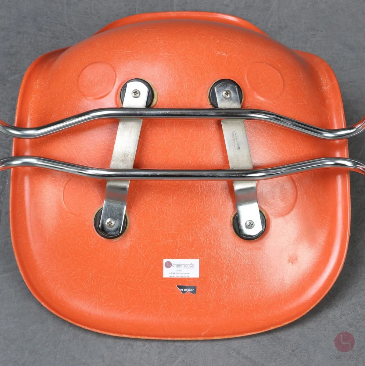 Vitra Herman Miller Side Chair Orange aus Fiberglas mit Stacking Base gebraucht