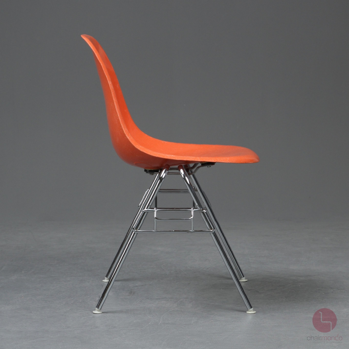 Preview: Vitra Herman Miller Side Chair Orange aus Fiberglas mit Stacking Base gebraucht