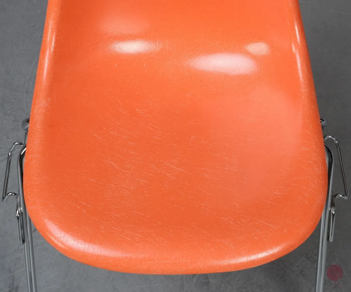 Vitra Herman Miller Side Chair Orange aus Fiberglas mit Stacking Base gebraucht