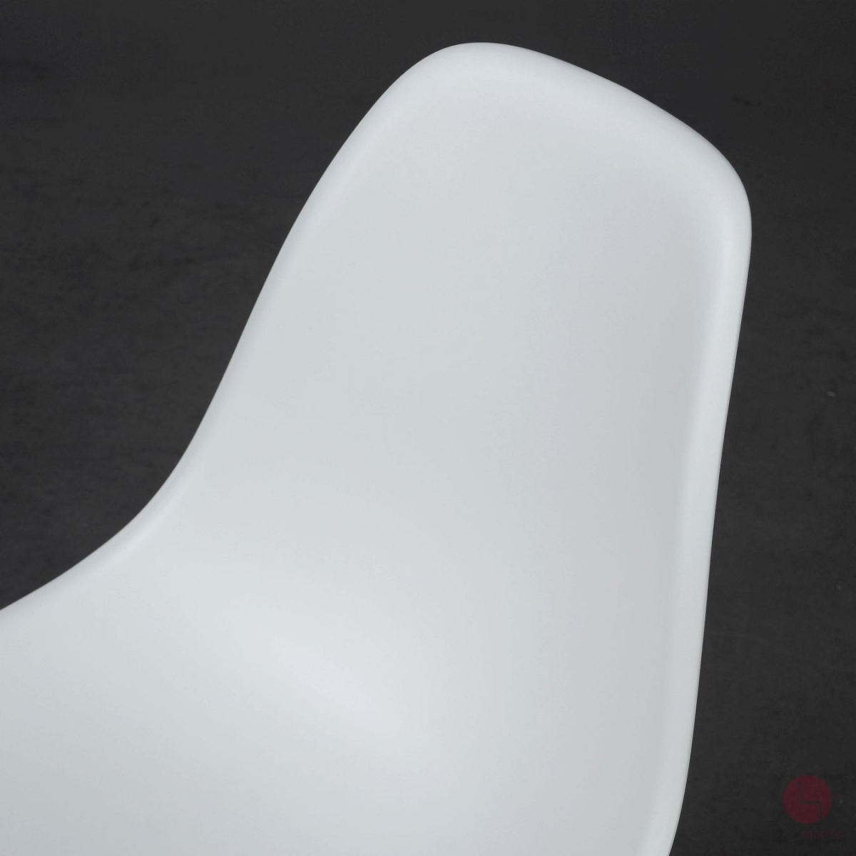 Preview: Vitra Side Chair DSW in Weiß mit hellem Ahorn Gestell gebraucht