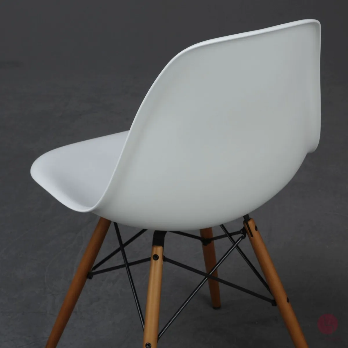 Vitra Side Chair DSW in Weiß mit hellem Ahorn Gestell gebraucht