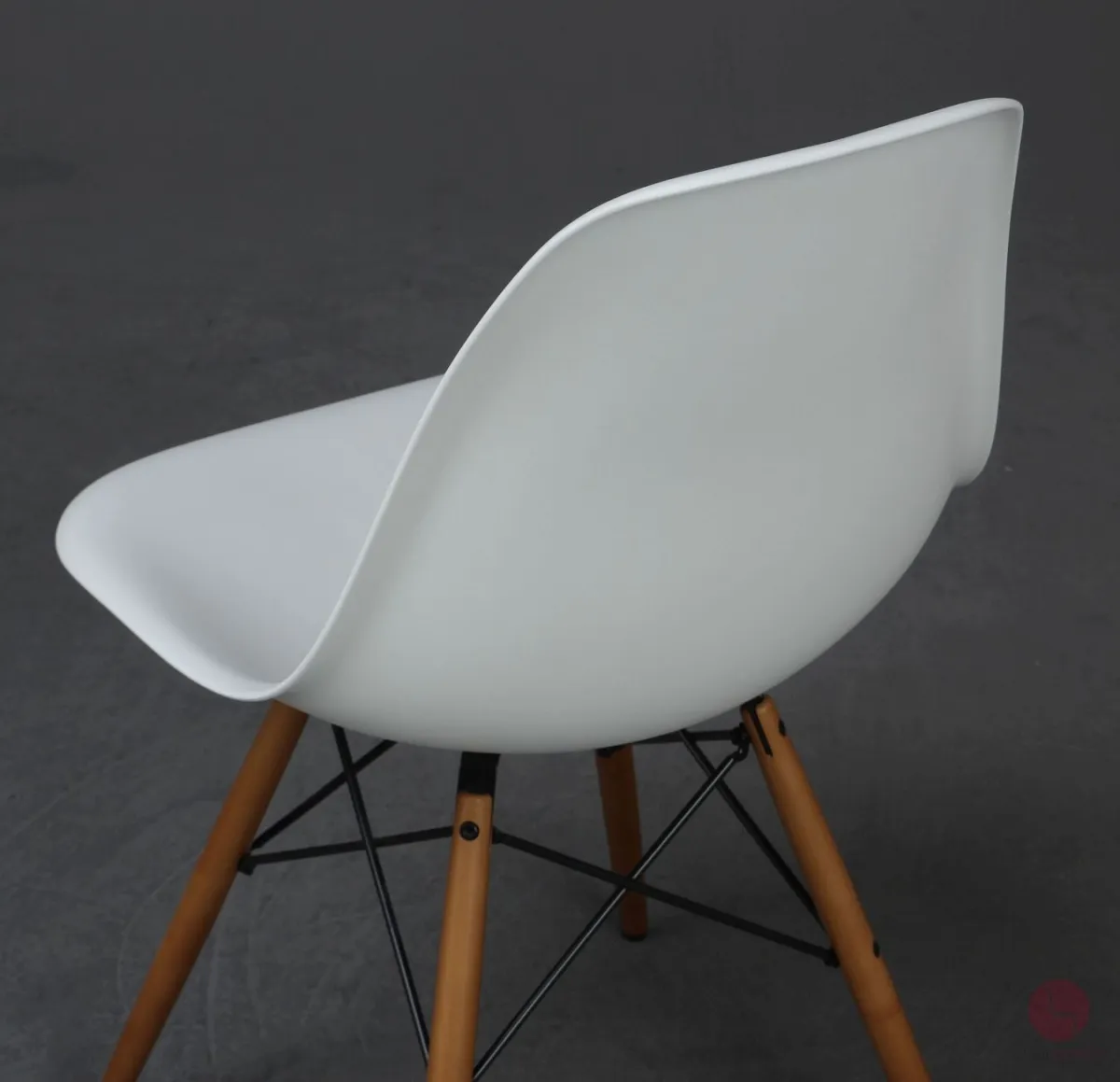 Vitra Side Chair DSW in Weiß mit hellem Ahorn Gestell gebraucht