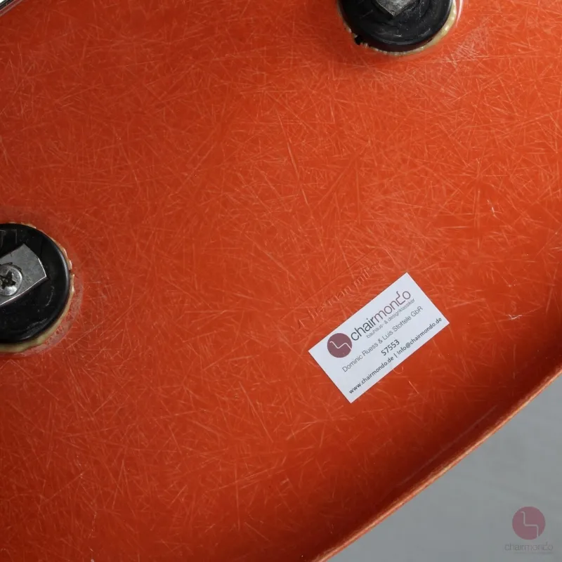 Vitra Eames Side Chair Orange Fiberglass mit Metallgestell gebraucht