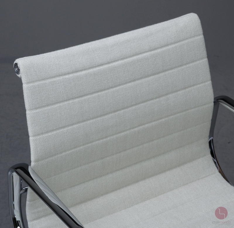 Preview: Vitra EA 104 Aluminium Chair Hopsak Elfenbein gebraucht