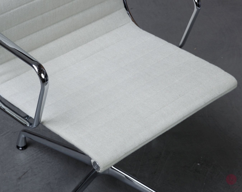 Vitra EA 104 Aluminium Chair Hopsak Elfenbein gebraucht