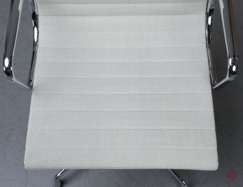 Vitra EA 104 Aluminium Chair Hopsak Elfenbein gebraucht