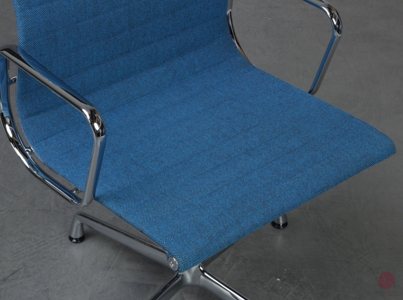 Vitra EA 104 Aluminium Chair Hopsak Blau gebraucht