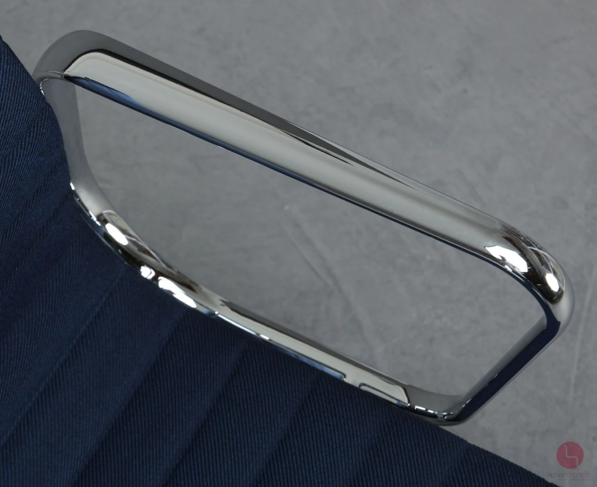 Vitra EA 107 Aluminium Chair Blau Track Stoff verchromt gebraucht