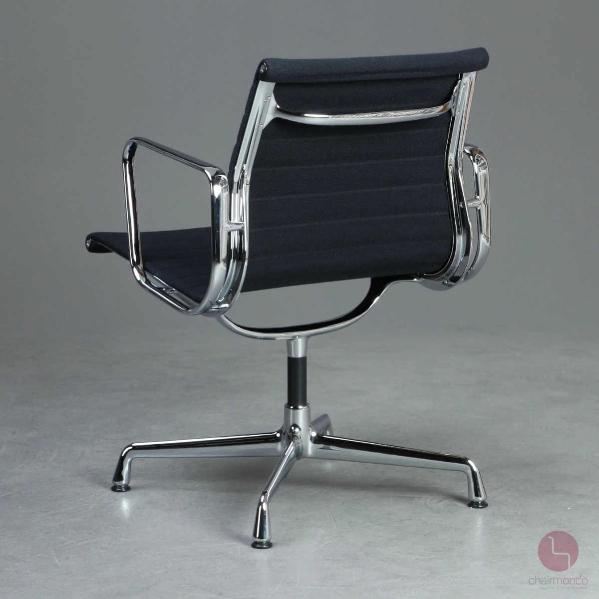 Vitra EA 107 Aluminium Chair verchromt Hopsak Schwarz gebraucht