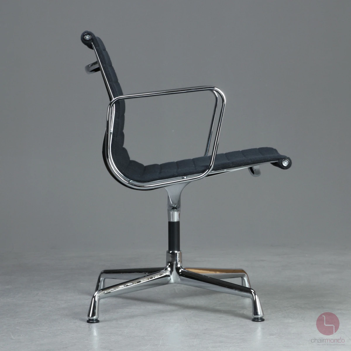 Vitra EA 107 Aluminium Chair verchromt Hopsak Schwarz gebraucht