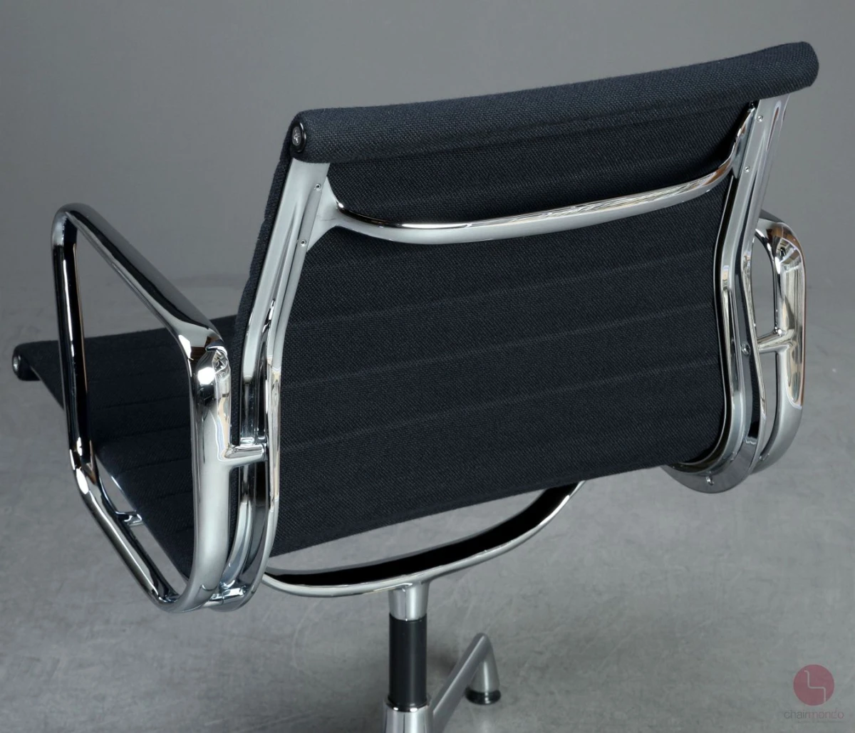 Vitra EA 107 Aluminium Chair verchromt Hopsak Schwarz gebraucht