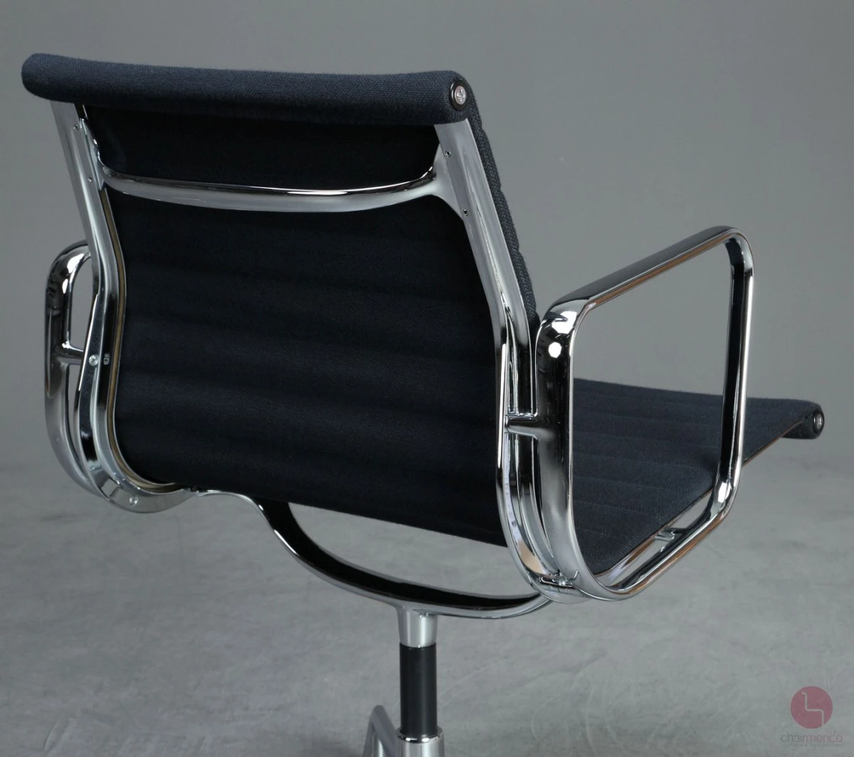Vitra EA 107 Aluminium Chair verchromt Hopsak Schwarz gebraucht