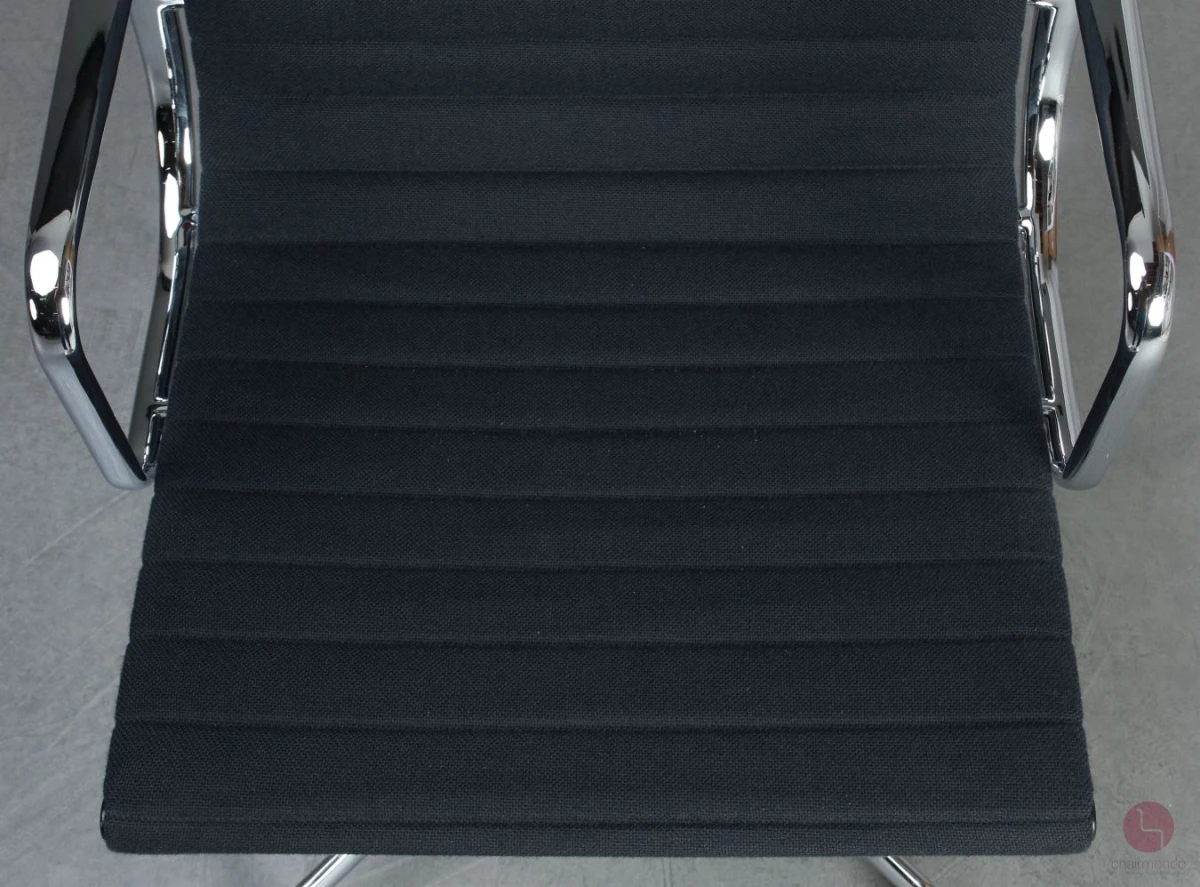 Vitra EA 107 Aluminium Chair verchromt Hopsak Schwarz gebraucht