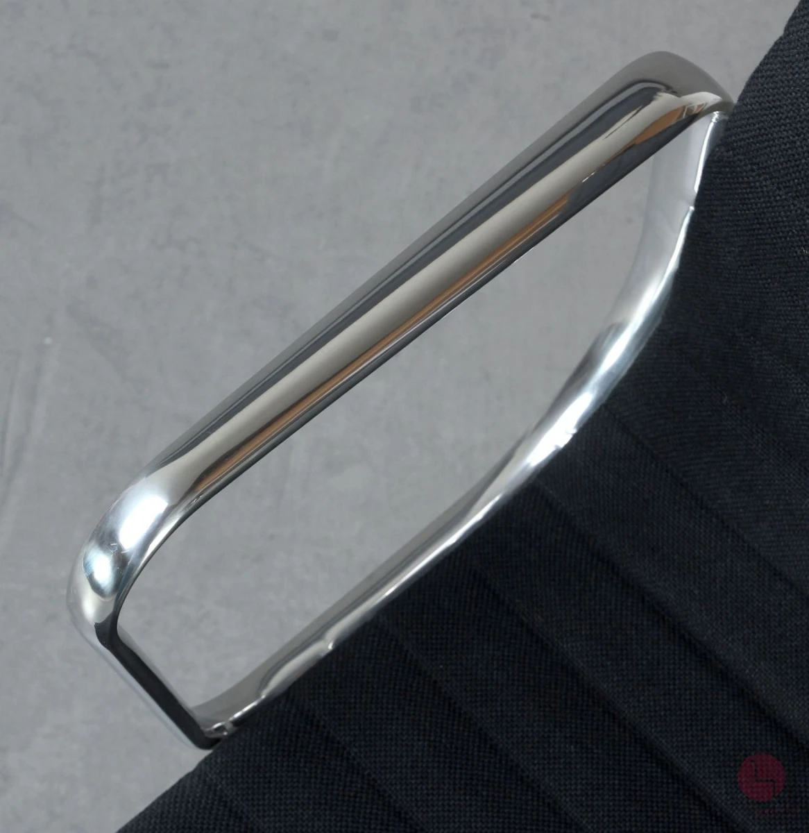 Vitra EA 107 Aluminium Chair Hopsak Schwarz Alu poliert gebraucht