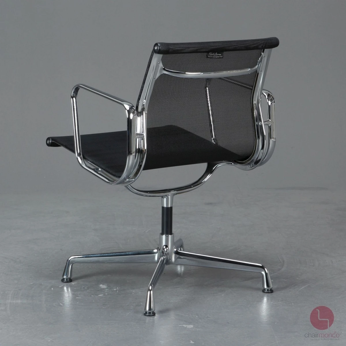 Vitra EA 107 Aluminium Chair Netzgewebe Schwarz verchromt gebraucht