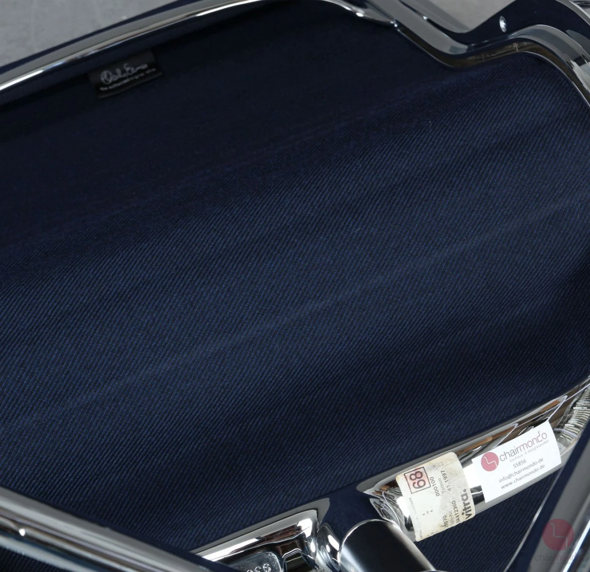 Vitra EA 107 Aluminium Chair in Blau
