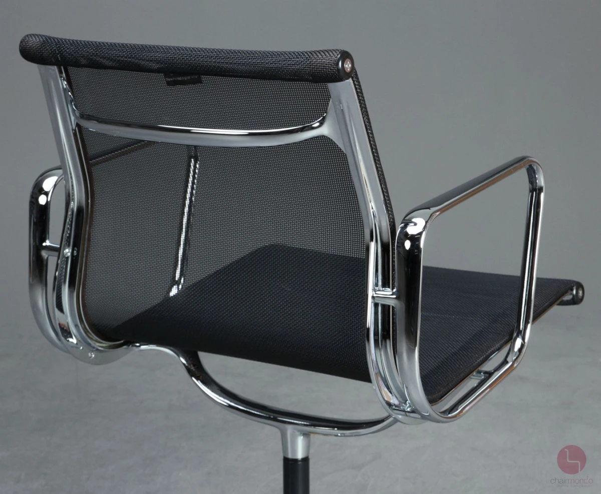 Vitra EA 108 Aluminium Chair mit schwarzem Netz gebraucht