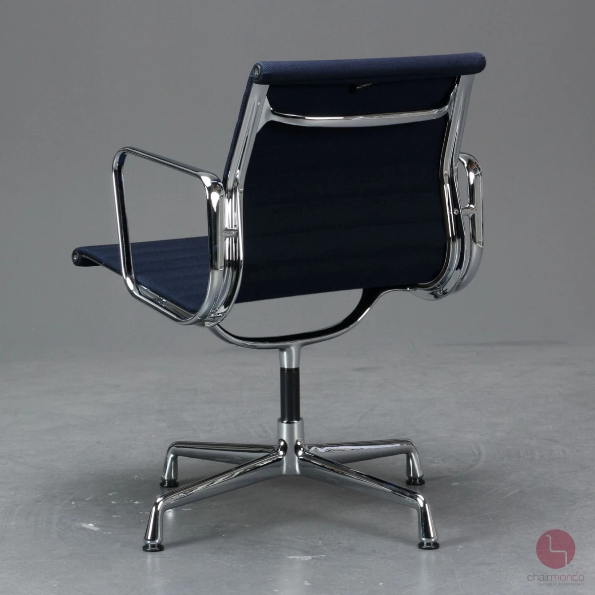 Vitra EA 108 Alu Chair mit blauem Track Stoff verchromt