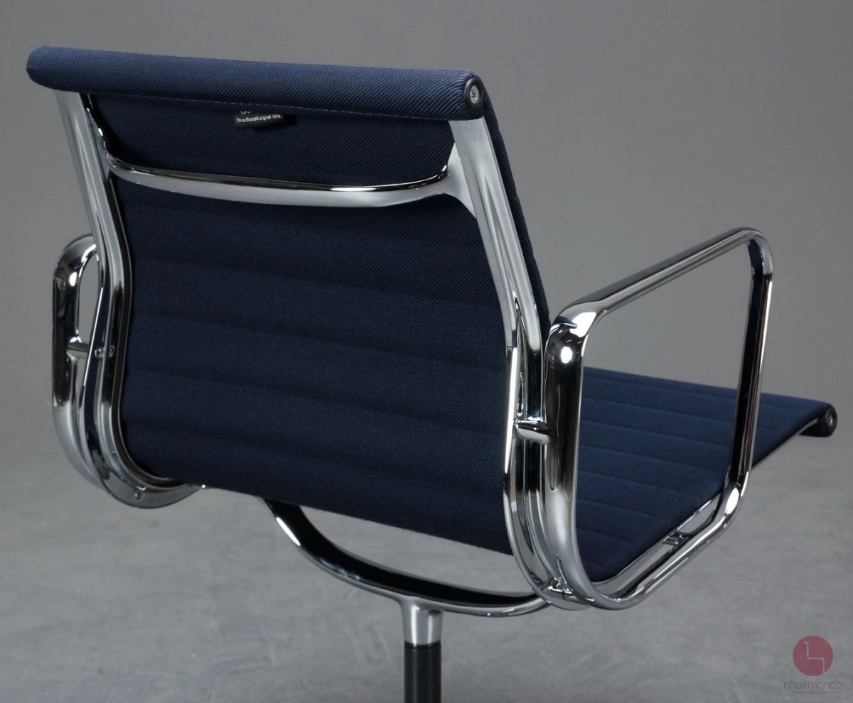 Vitra EA 108 Alu Chair mit blauem Track Stoff verchromt
