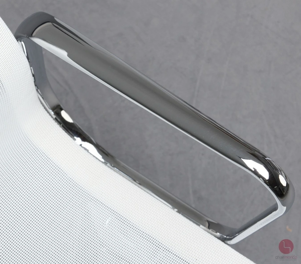 Vitra EA 108 mit weißem Netz Gestell verchromt gebraucht