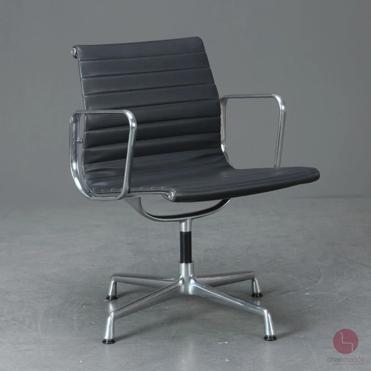 Vitra EA 108 Aluminium Chair Vinyl Leder Anthrazit gebraucht