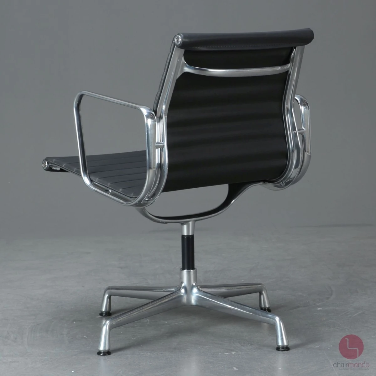 Vitra EA 108 Aluminium Chair Vinyl Leder Anthrazit gebraucht