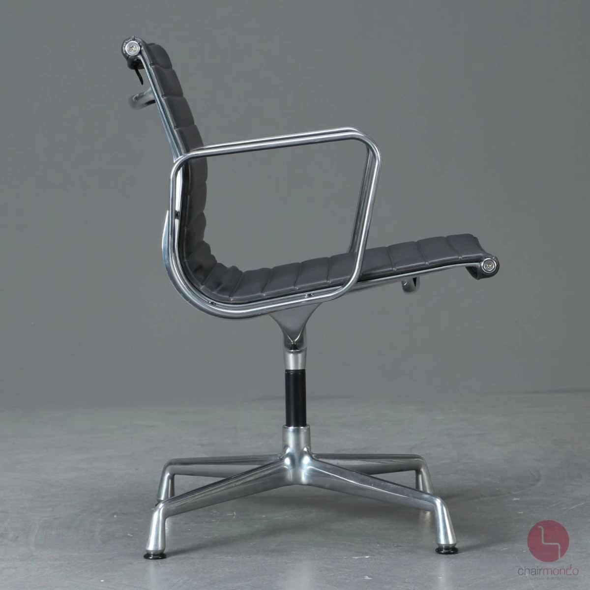 Vitra EA 108 Aluminium Chair Vinyl Leder Anthrazit gebraucht