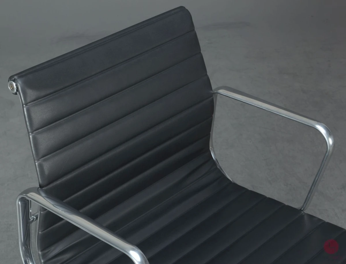Vitra EA 108 Aluminium Chair Vinyl Leder Anthrazit gebraucht