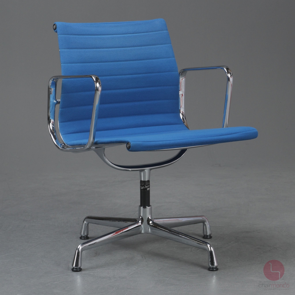 Preview: Vitra EA 108 Aluminium Chair Hopsak Blau verchromt gebraucht