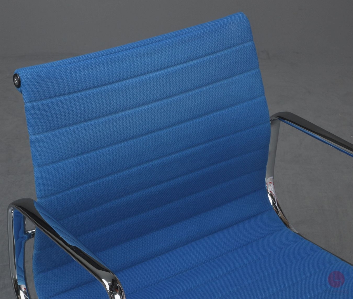 Preview: Vitra EA 108 Aluminium Chair Hopsak Blau gebraucht