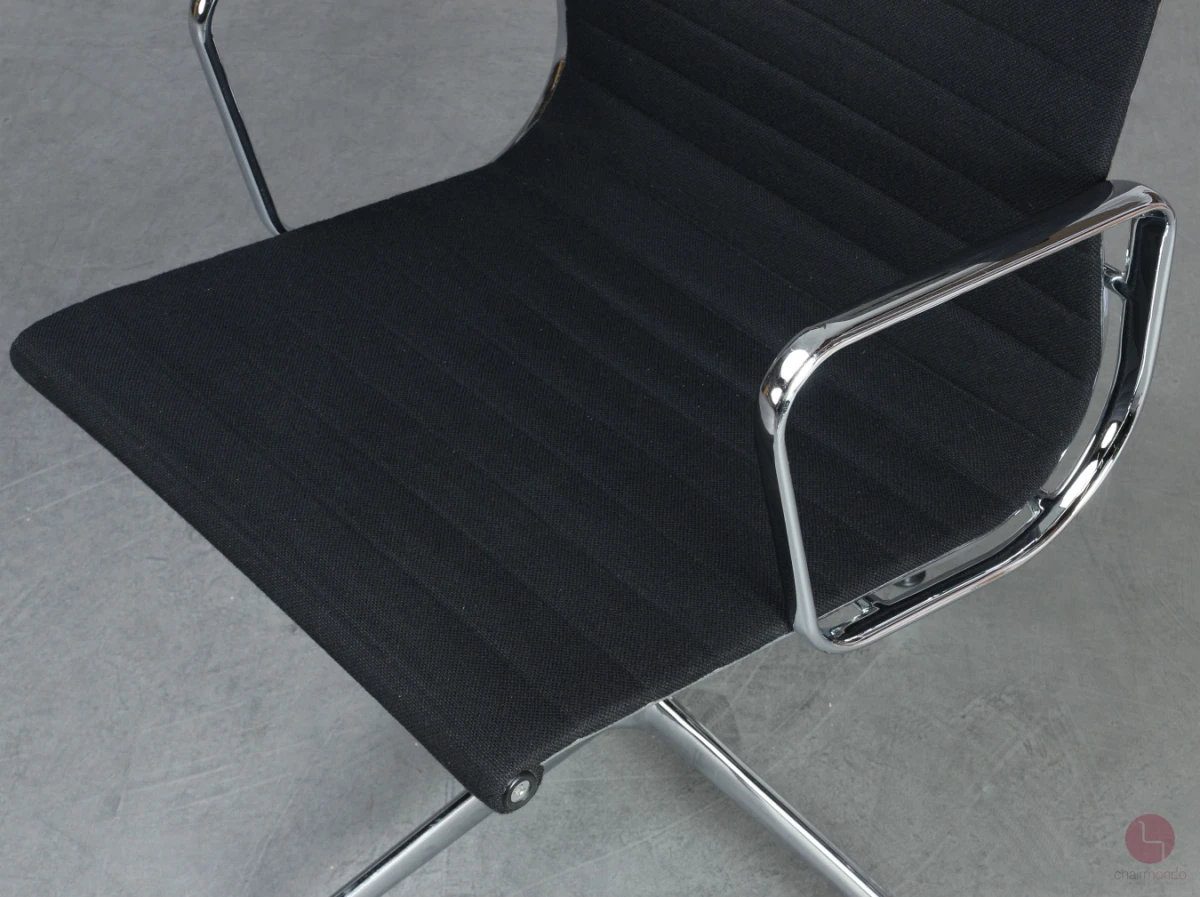 Vitra EA 108 Aluminium Chair Hopsak Schwarz gebraucht
