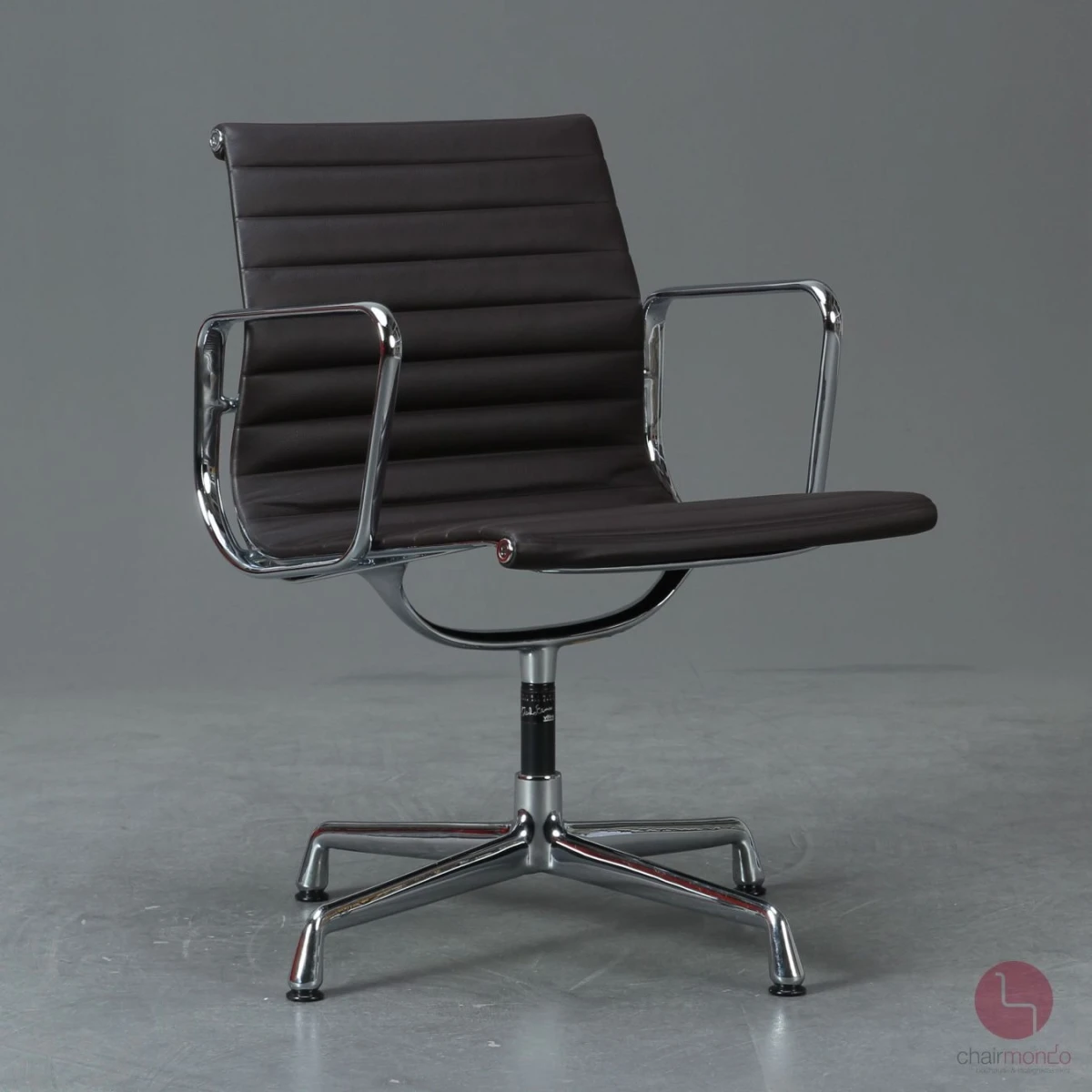 Vitra EA 108 Aluminium Chair Braun Chocolate Leder Bürostuhl