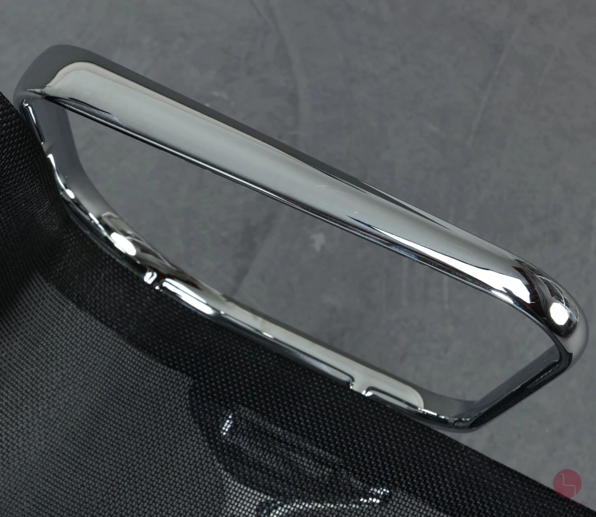 Vitra EA 108 Aluminium Chair Netzgewebe Schwarz gebraucht