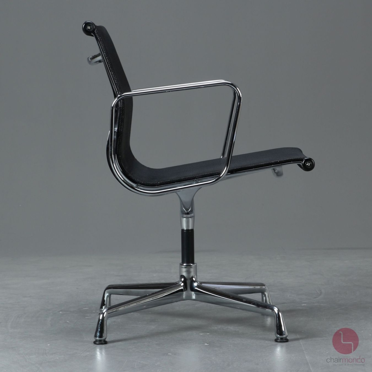 Preview: Vitra EA 108 Aluminium Chair Netz Schwarz gebraucht
