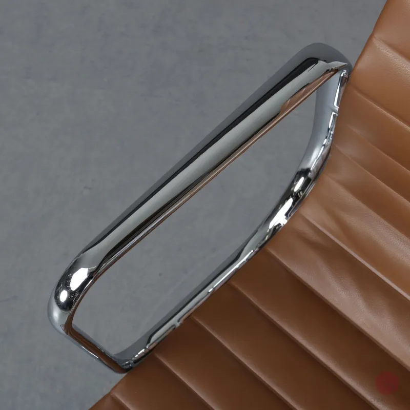 Vitra EA 117 Aluminium Chair mit braunem Leder Gestell verchromt gebraucht