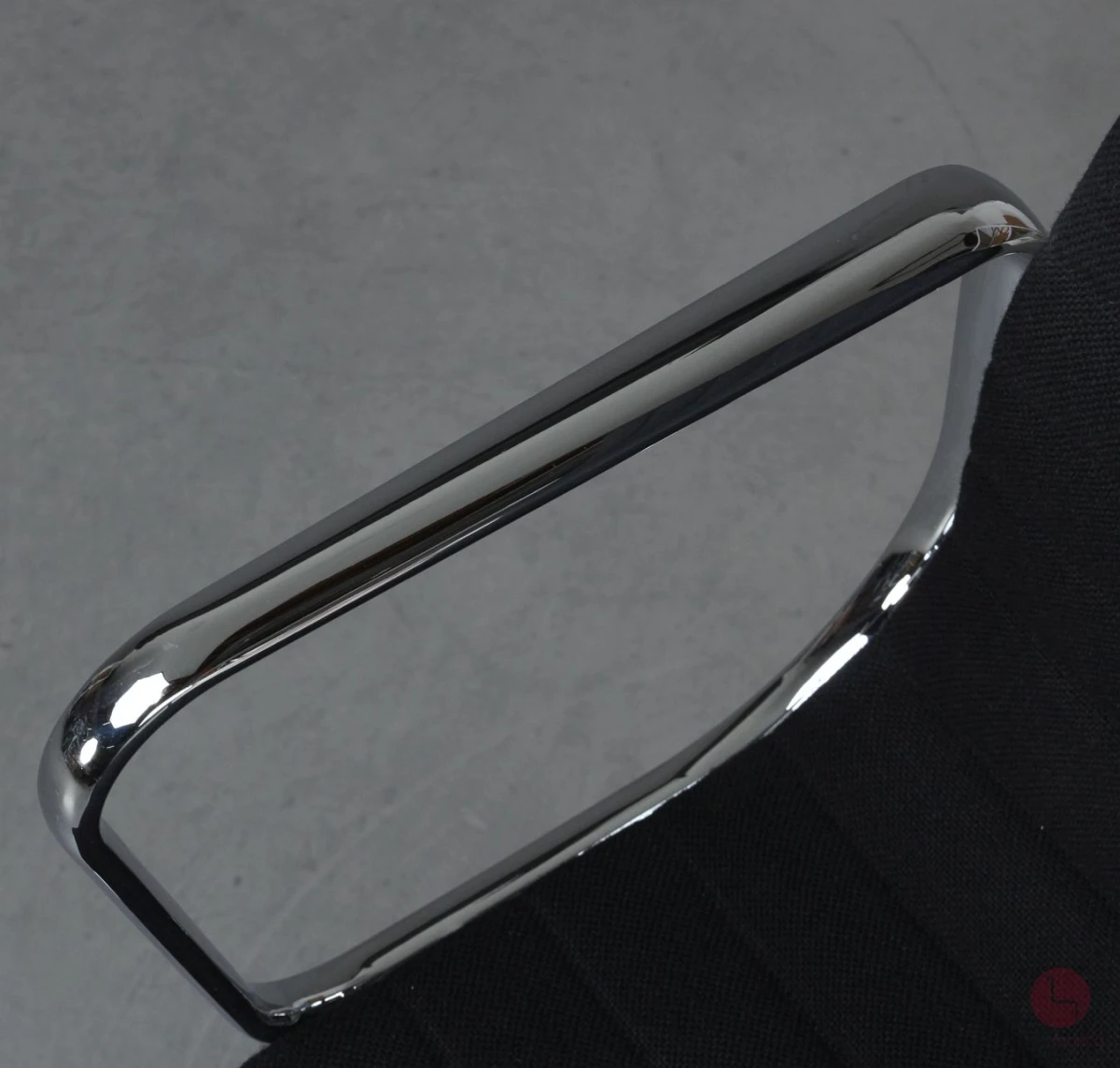 Vitra EA 119 Bürostuhl mit schwarzem Hopsak gebraucht