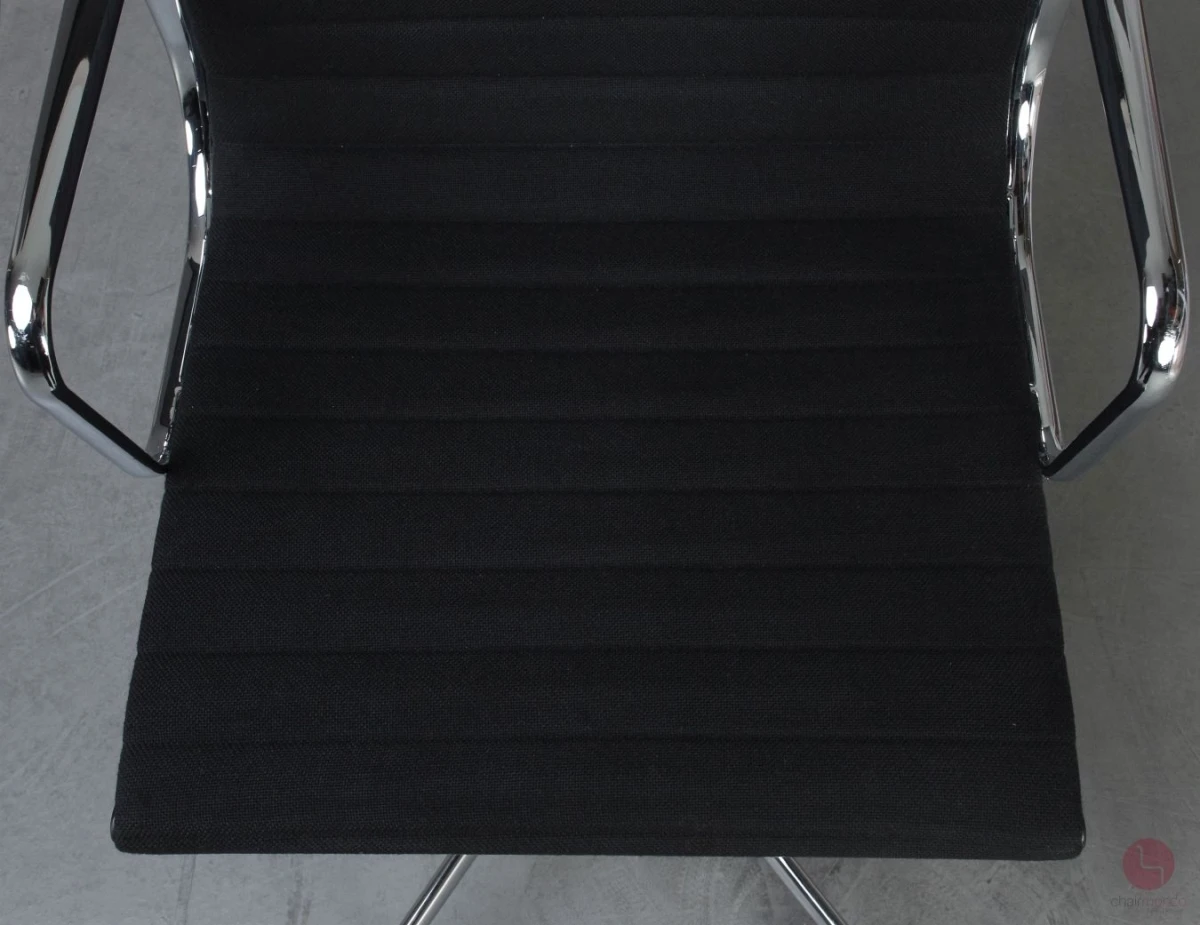 Vitra EA 119 Bürostuhl mit schwarzem Hopsak gebraucht