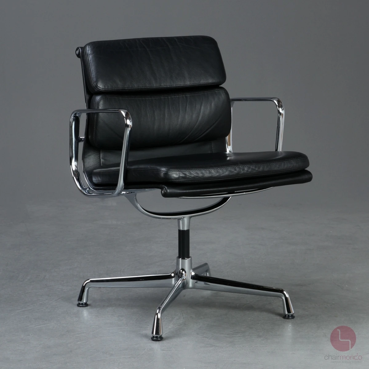 Vitra EA 208 Soft Pad Bürostuhl mit schwarzem Leder gebraucht